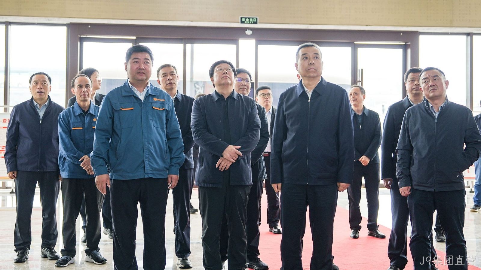 商洛市政协主席王宁岗一行莅临J9集团直营考察指导